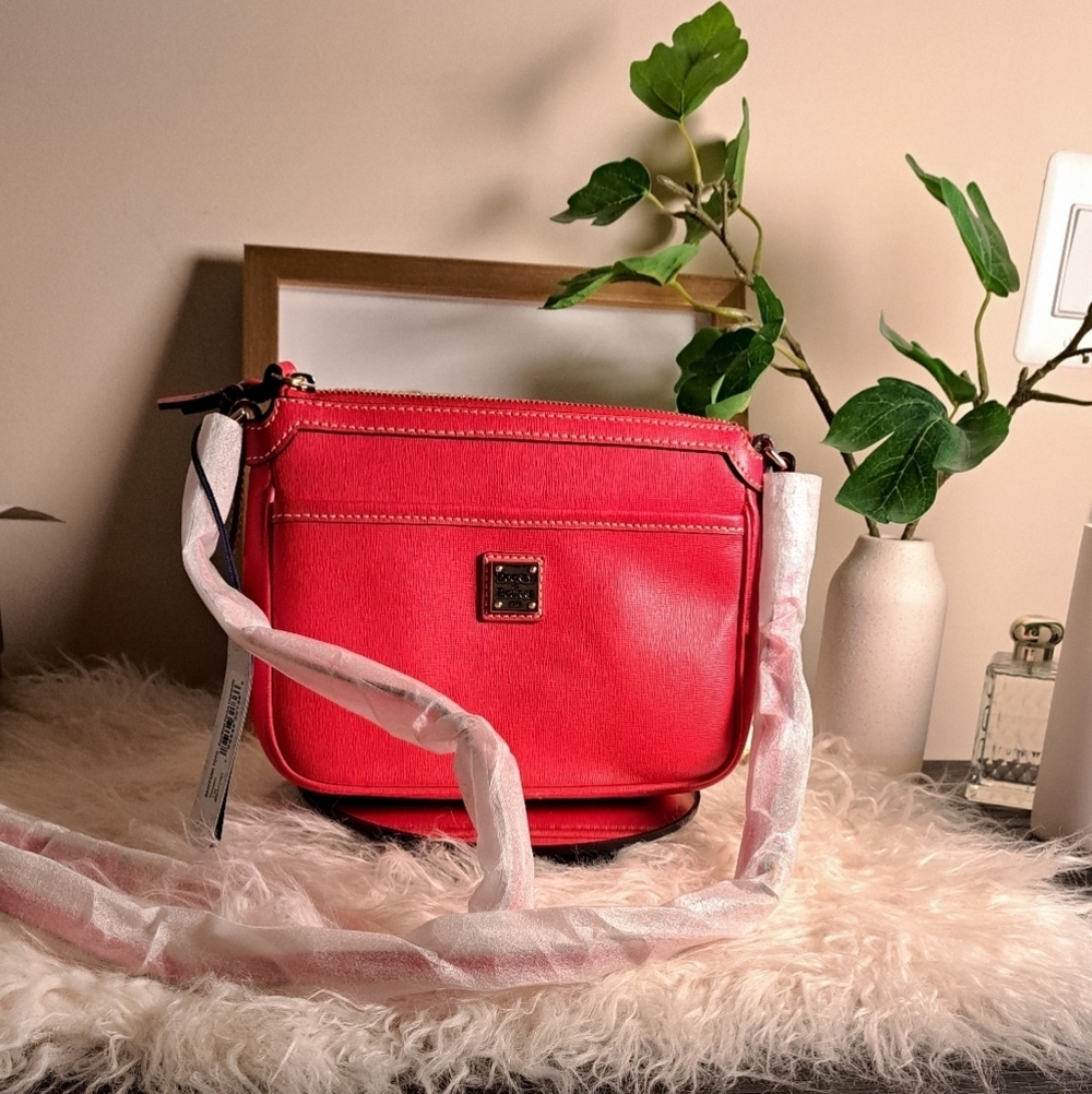 Dooney & Bourke NWTs East/West Pocket Crossbody - Picture 3 of 9